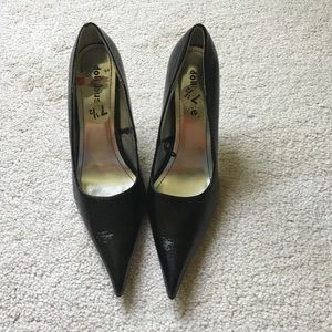 Black stilettos 🎥