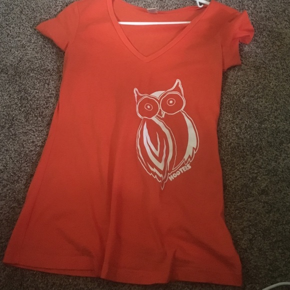 Hooters shirt