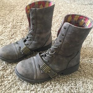 Combat boots