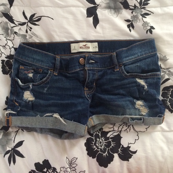💟 Distressed Hollister Shorts 💟