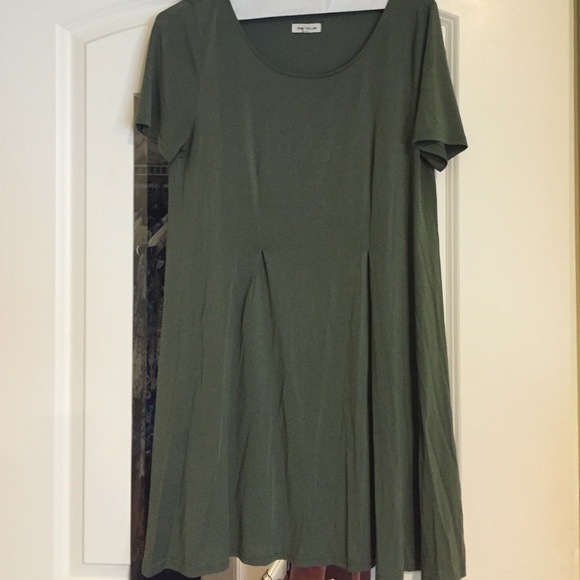 Short sleeve olive green dress