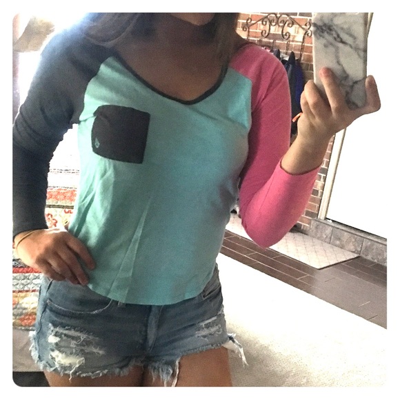 {Lightweight tri-color VOLCOM tee} - Picture 1 of 4