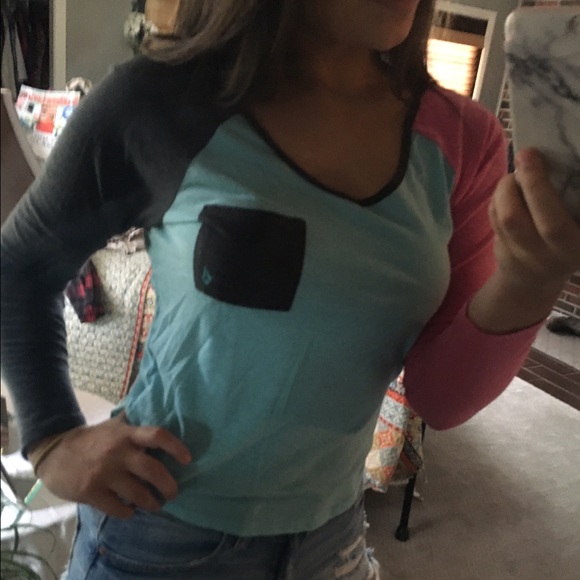 {Lightweight tri-color VOLCOM tee} - Picture 4 of 4