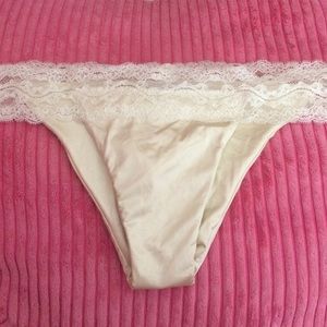 BEACH BUNNY LACE LADY BOTTOMS