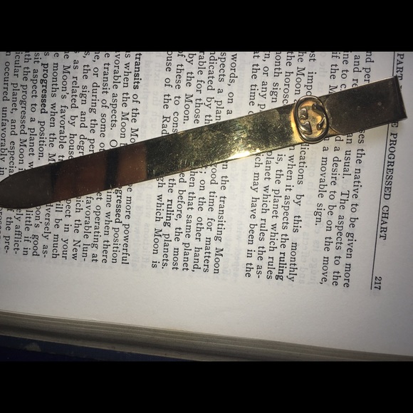 Gold Authentic Vintage Gucci bookmark - Picture 3 of 3