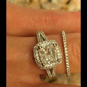 18K White Gold Lady's engagement ring