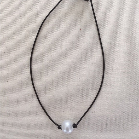 Leather and Pearl Necklace with FREE STICKER!