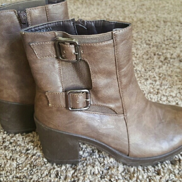 Zip up brown ankle boots