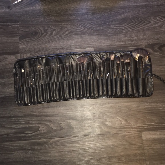 32 makeup brush set.