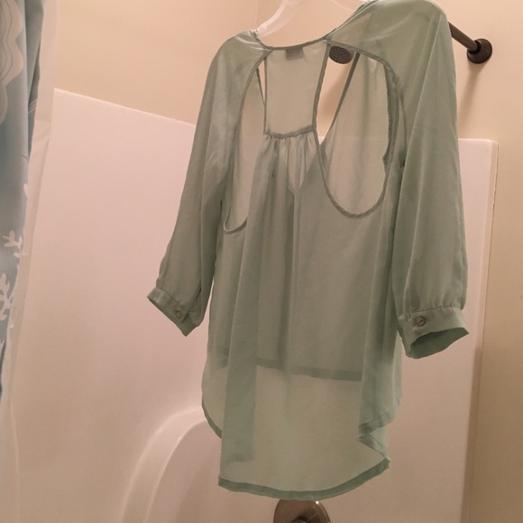 Urban Outfitters high-low sea foam green shirt - Picture 2 of 2