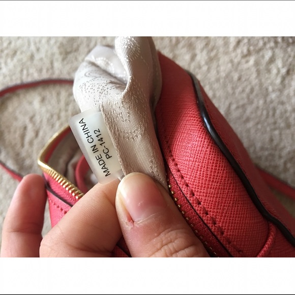 Michael Kors Large Saffiano Leather Crossbody! - Picture 3 of 4