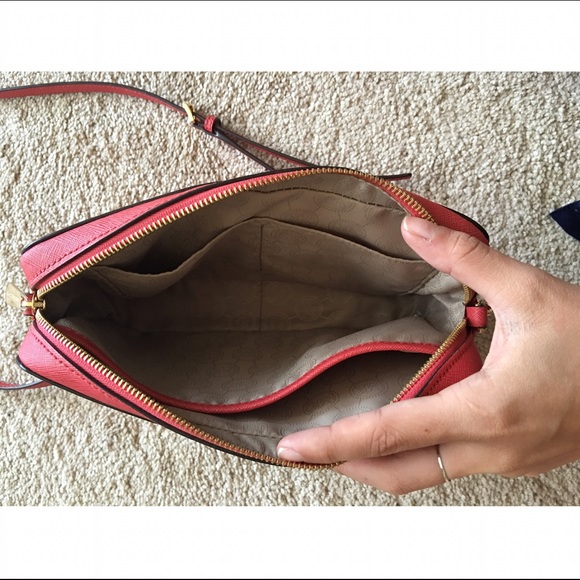 Michael Kors Large Saffiano Leather Crossbody! - Picture 4 of 4