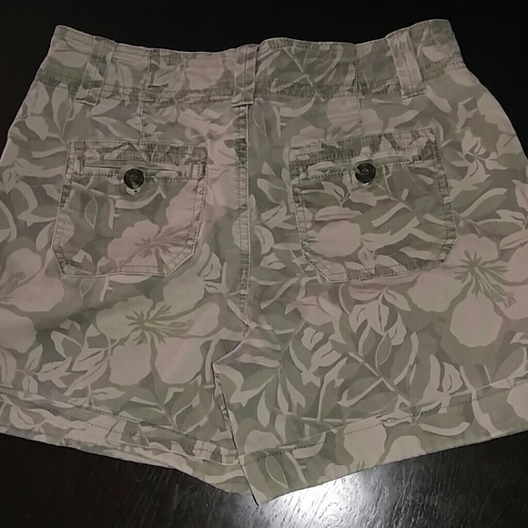 Shorts - Picture 2 of 3