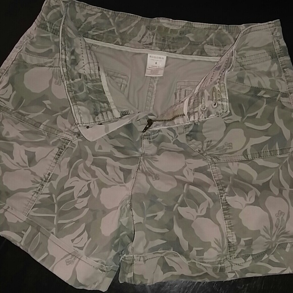 Shorts - Picture 3 of 3