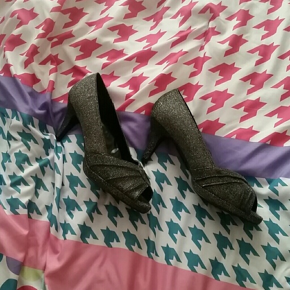 Dressbarn sparkly peep toe pumps