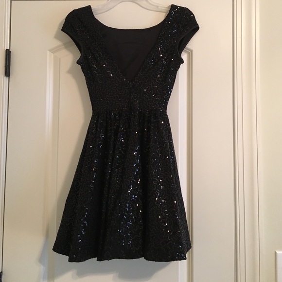 Black Sequin dress - Picture 2 of 3