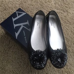Black Anne Klein flats