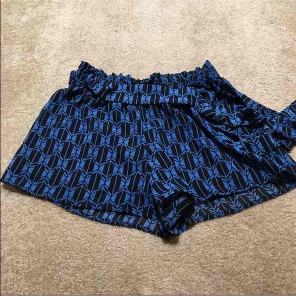 Blue and black high waisted shorts - Picture 2 of 3