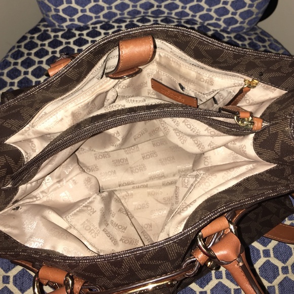 Michael Kors "North South Hamilton" bag - Picture 2 of 2