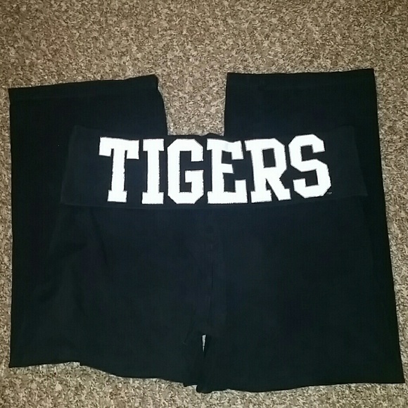 Pink Victoria Secret Cropped Yoga Pants