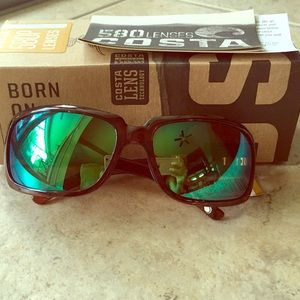 Never worn NWT Costa Sunglasses