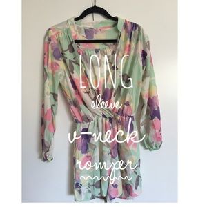 🎉NWOT FLORAL ROMPER🎉