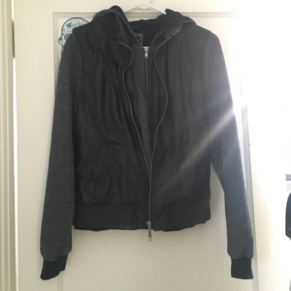 Black/grey faux leather+hoodie combo jacket