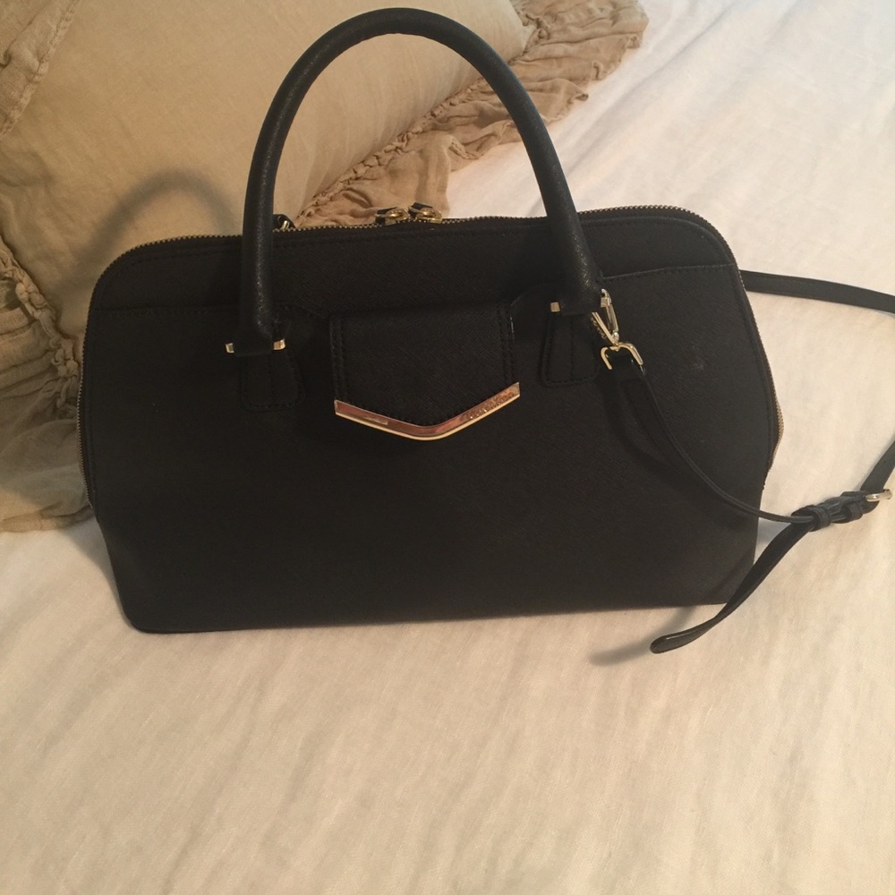 NEW LOW PRICE❣️ Stunning Black Calvin Klein Purse.