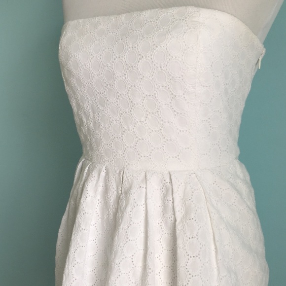 GAP Dresses & Skirts - White Lace Strapless Dress