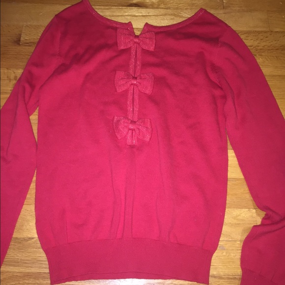 Cute sweater with bows on back