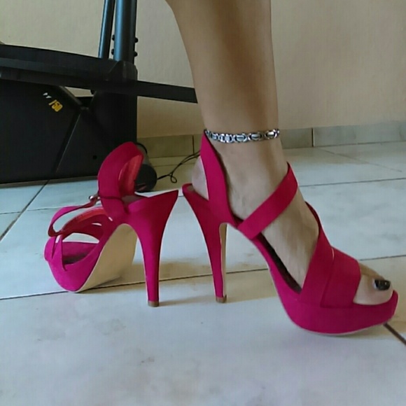 Sexy Madden Girl red suede heels