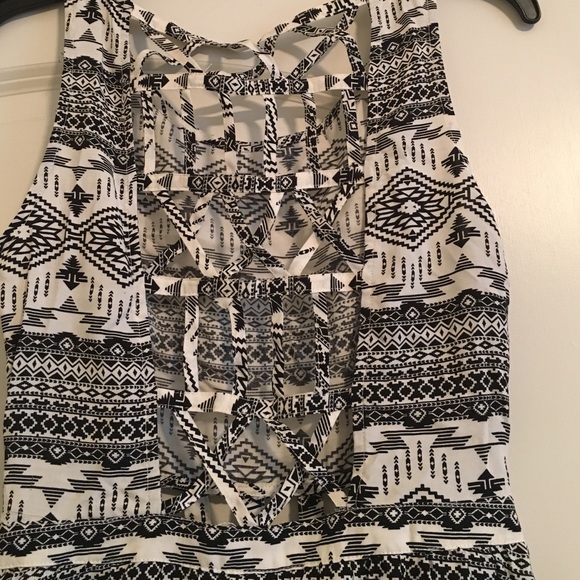 H&M black and white printed dress. - Picture 3 of 4