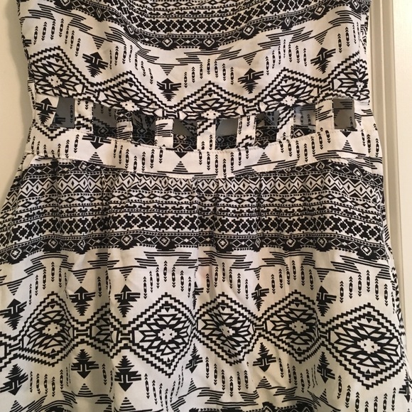 H&M black and white printed dress. - Picture 4 of 4
