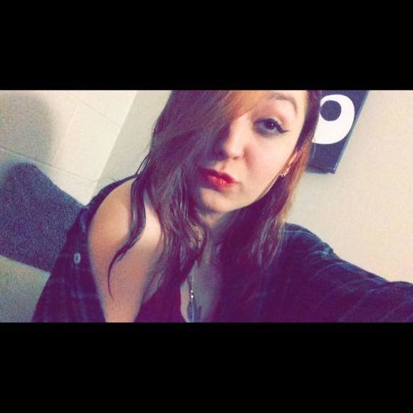 Meet your Posher, Kayla