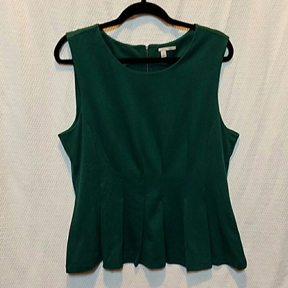 NWOT Forest green peplum top