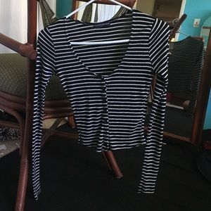 BM long sleeve cropped button shirt