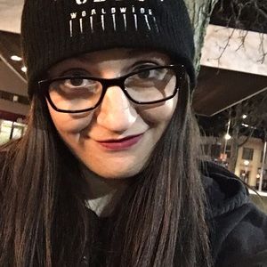 Meet your Posher, Adriana