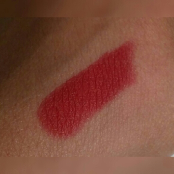 Naby matte lipstick - Picture 2 of 2
