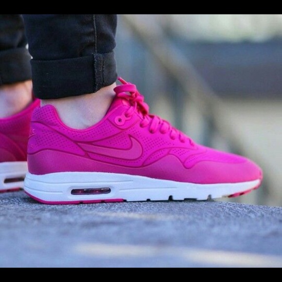 Nike Shoes - Nike Air Max Ultra Moire, "Fireberry". Size: 8.5