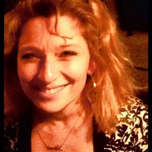 TOP RATED SELLER. TOP 10% SELLER. POSH MENTOR.