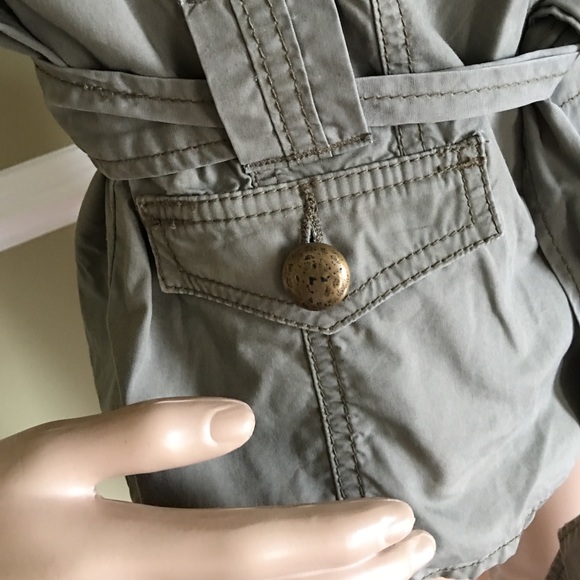 Super cute military style top - Picture 3 of 4