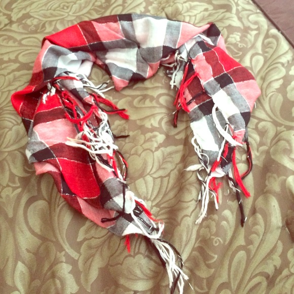 Plaid scarf with sparkle