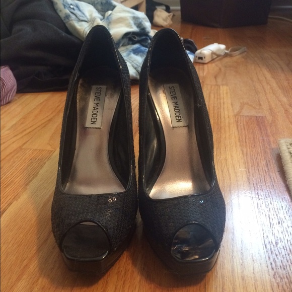 Black sequin Steve Madden heels. - Picture 2 of 4
