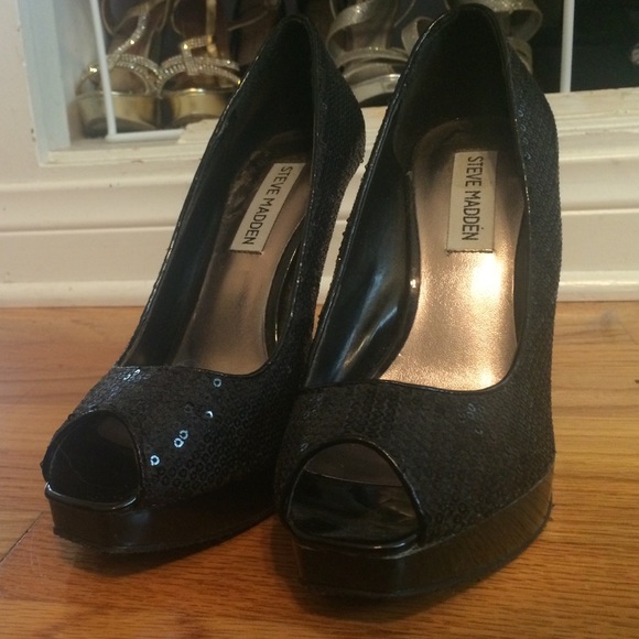 Black sequin Steve Madden heels. - Picture 3 of 4