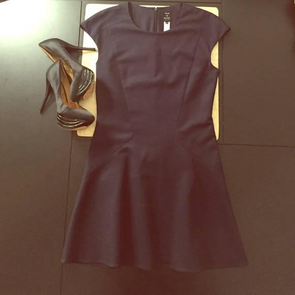 ICB High Twist Body Dress - Picture 2 of 4