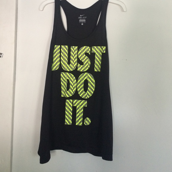 Nike top