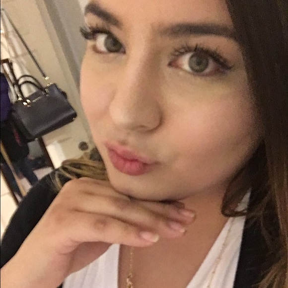 Meet your Posher, Veronica - Picture 2 of 2