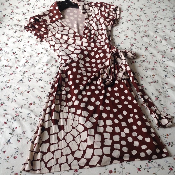 Diane von Furstenberg Dresses & Skirts - Diane Von Furstenberg wrap dress.