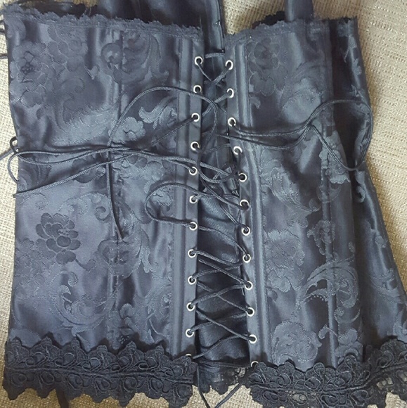 Detailed corset