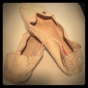 Cream Lace Flats